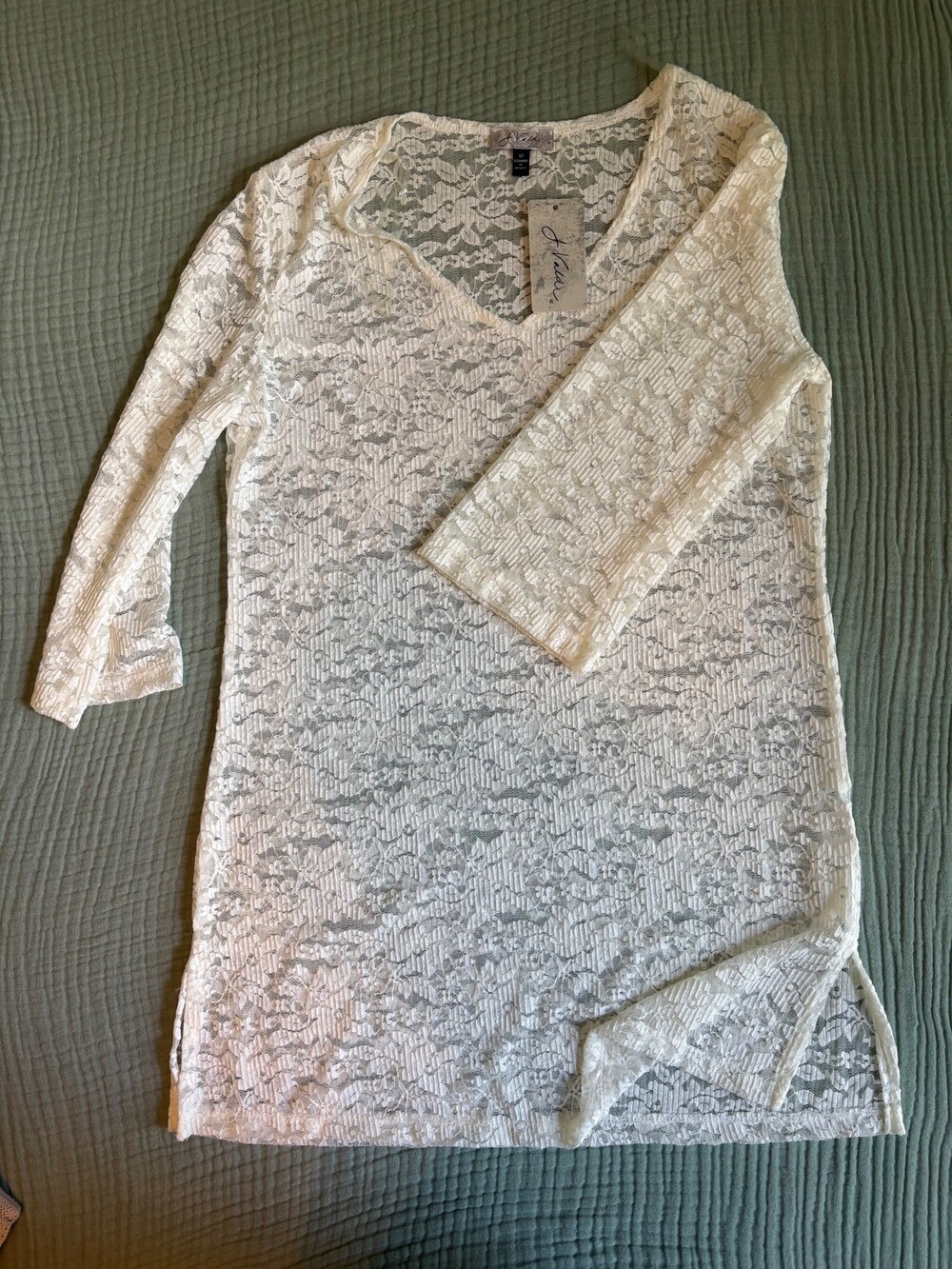 J Valdi Medium White Lace Long Sleeve Top Floral Pattern V Neck